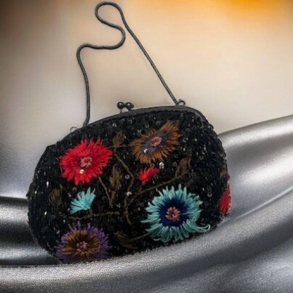 Lord and Taylor Beaded Mini Bag Style 94715 All Seasons - Picture 1 of 8